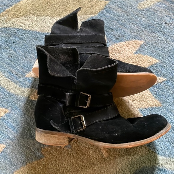 Urban Outfitters Shoes - Urban outfitter Ecote boots 8